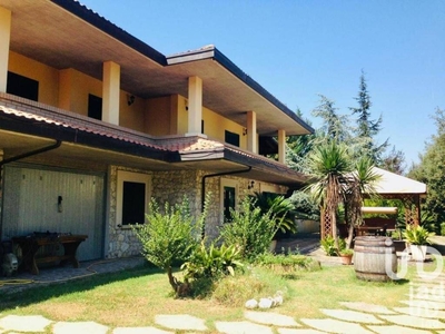 Villa in vendita a Canzano via gianlorenzo bernini, canzano, te, 59