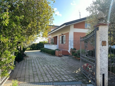 Villa in vendita a Catanzaro viale Vittorio Bachelet,