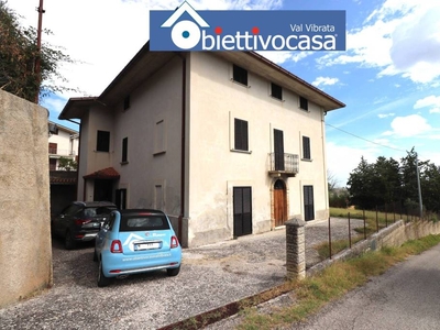 Villa in vendita a Civitella del Tronto via Ferdinando II di Borbone