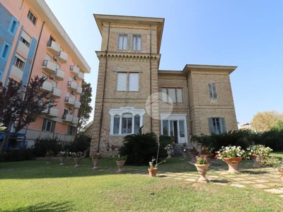 Villa in vendita a Giulianova lungomare Zara, 109