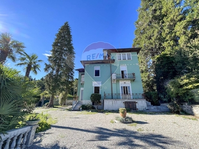 Villa in vendita a Marchirolo