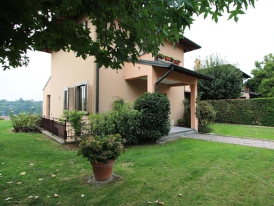 Villa in vendita a Merate