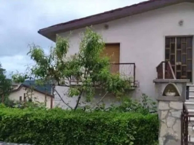 Villa in vendita a Montorio al Vomano via Faiano