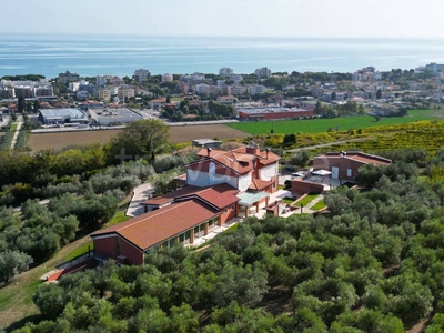Villa in vendita a Mosciano Sant'Angelo via Cavoni
