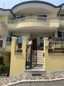 Villa in vendita a Nereto via Parignano