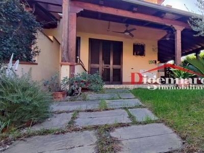 Villa in vendita a Policoro via Itaca, 25