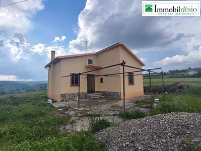 Villa in vendita a Potenza via Lavangone