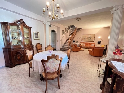 Villa in Vendita a Siracusa, zona Elorina, 248'000€, 260 m²