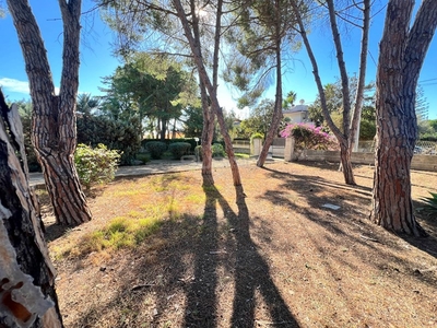 Villa in Vendita a Siracusa, zona Fontane Bianche, 148'000€, 116 m²