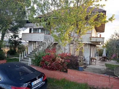 Villa in vendita ad Ancarano contrada tronto