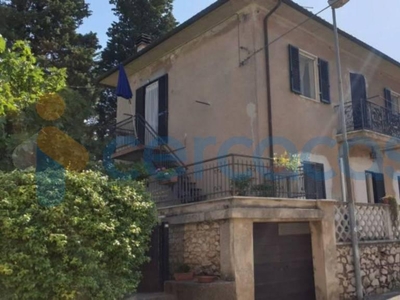 Villa in vendita in Via Madonna Della Neve S.n.c, Penna In Teverina