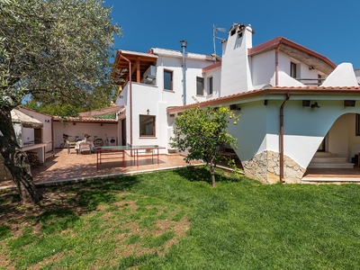 Casa vacanze 'Villa Eleonora Residence App_to 1' con piscina condivisa, Wi-Fi e aria condizionata