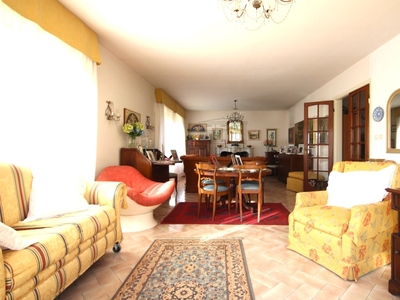 Appartamento - abitabile a Nord, Lucca