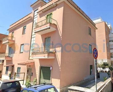 Appartamento Bilocale in vendita in Via Di Aguzzano, Roma