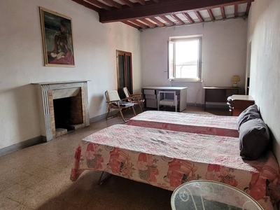 Appartamento in Affitto a Pisa, 500€, 150 m²