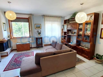 Appartamento in ottime condizioni, in vendita in Via Largo Gentili 19, Caldarola