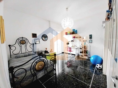 Appartamento in Vendita a Savona, 350'000€, 170 m²