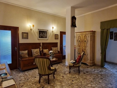 Appartamento in Vendita a Siena, 380'000€, 175 m²