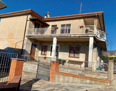 Appartamento Quadrilocale da ristrutturare in vendita a Castelnuovo Magra