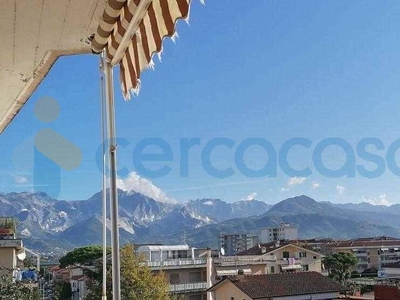 Appartamento Quadrilocale in vendita a Carrara