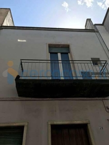 Appartamento Trilocale da ristrutturare, in vendita in Via Marrucci 71, Francavilla Fontana