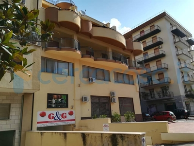 Appartamento Trilocale in ottime condizioni, in vendita in Via Leoncavallo 17, Bagheria