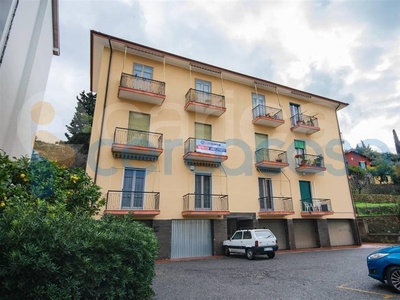 Appartamento Trilocale in vendita in Via Diano Calderina 60, Imperia