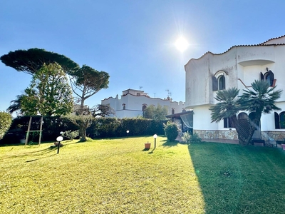 Bifamiliare in vendita a Terracina - Zona: Via Terracina