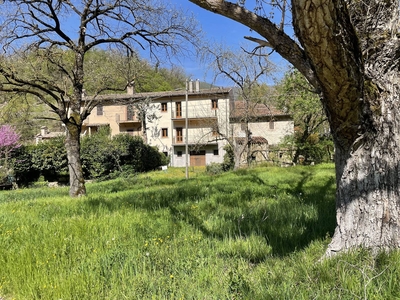 Casa semi indipendente in vendita a Cerreto di Spoleto - Zona: Borgo Cerreto