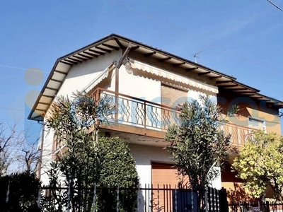 Casa singola da ristrutturare in vendita a Santo Stefano Di Magra