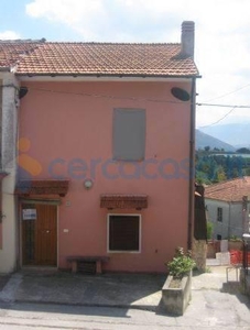 Casa singola in vendita a Magliano De' Marsi