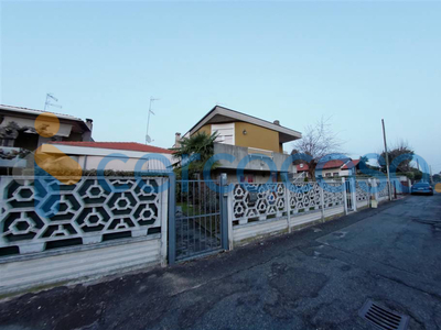 Casa singola in vendita in Via Solferino, Somma Lombardo