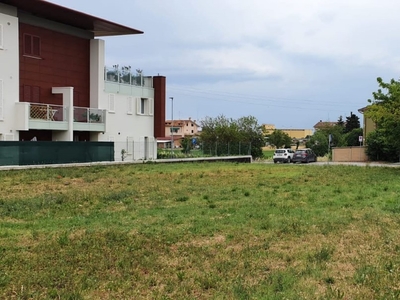 Fano - ZONA ROSCIANO VENDESI TERRENO RESIDENZIALE