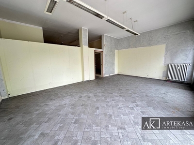 Negozio in Affitto a Novara, zona 10 - Bicocca - Olengo, 700€, 80 m²