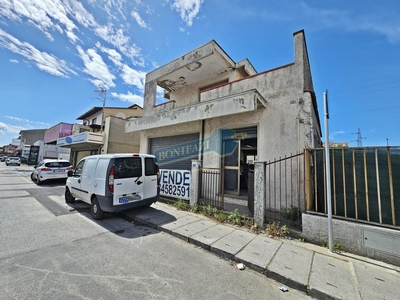 Palazzina commerciale in vendita a Viareggio