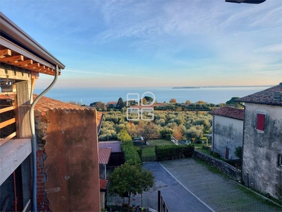 Rustico con vista lago a 1 km dalla spiaggia