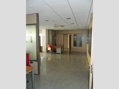 Ufficio in Vendita a Bari, zona S. Pasquale, 615'000€, 210 m², arredato