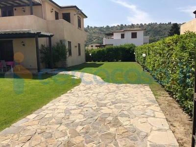 Villa a schiera in ottime condizioni, in vendita in Contrada Pistavecchia, Campofelice Di Roccella