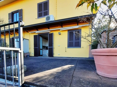 Villa bifamiliare in vendita a Piacenza