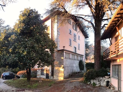 Villa in Vendita a Albavilla
