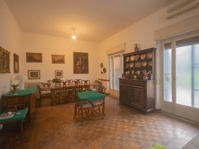 Villa in Vendita a La Spezia, zona Melara, 650'000€, 460 m²