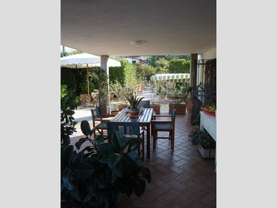 Villa in Vendita a Lucca, zona Santa Maria a Colle, 550'000€, 200 m²