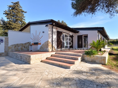 Villa in vendita a Novoli