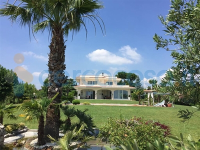 Villa in vendita in Via Dei Riali 1, Moniga Del Garda