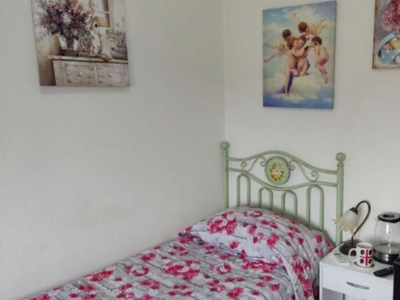 Stanza in affitto in appartamento con 4 camere da letto a Cagliari