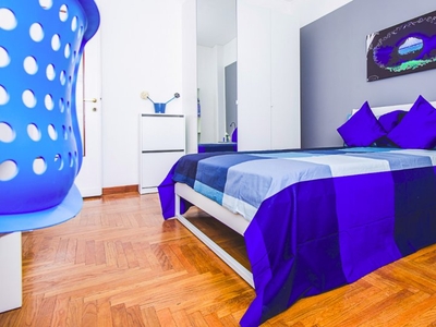 Stanza in affitto in appartamento con 4 camere da letto a Milano