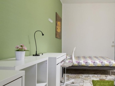 Stanze in affitto in appartamento con 3 camere da letto a Milano