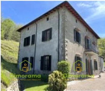 Magazzino con giardino in localit? palazzina n. 1, Barga