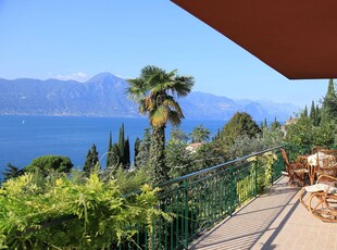 A 100m dal Lago di Garda: Wifi, parcheggio, terrazza, piscina e molto altro!
