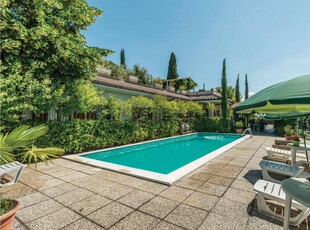 Affascinante appartamento con piscina, barbecue e terrazza